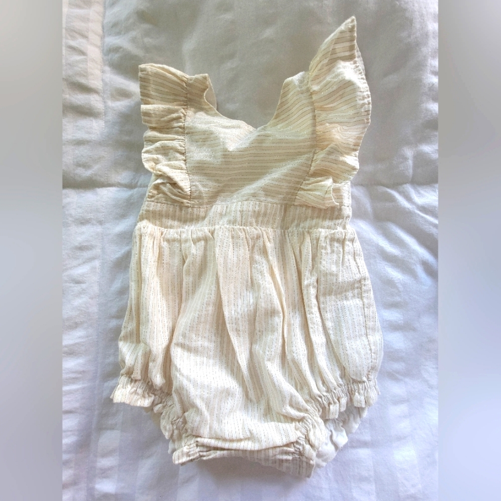 BABY GAP baby girl gold shimmer and cream romper. SIZE 6-12 months!